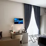 게스트하우스 Naplesuite 4*